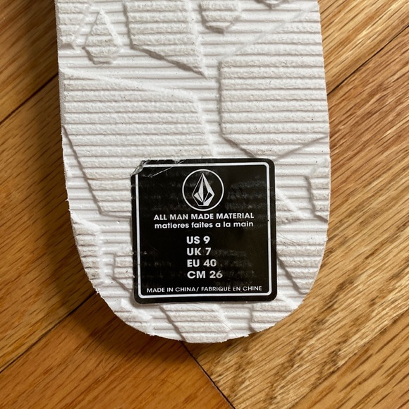 VOLCOM White Slides *Never Worn* - Picture 3 of 3